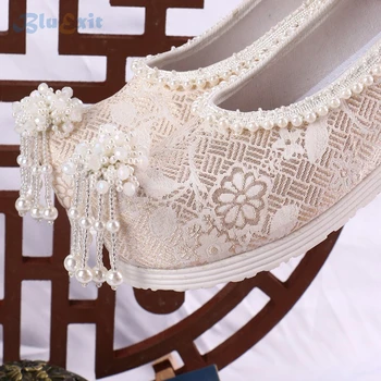 35-40 Китайската традиционна дамски обувки Hanfu на скрит ток, древната източна танкетка с флорални текстурированным перла, бежова дантела слипоны