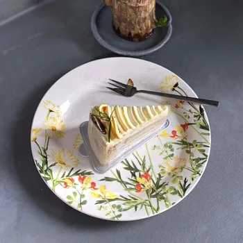 Керамични подглазурная чиния за салата с прясна лайка и една пеперуда, Домашна чиния